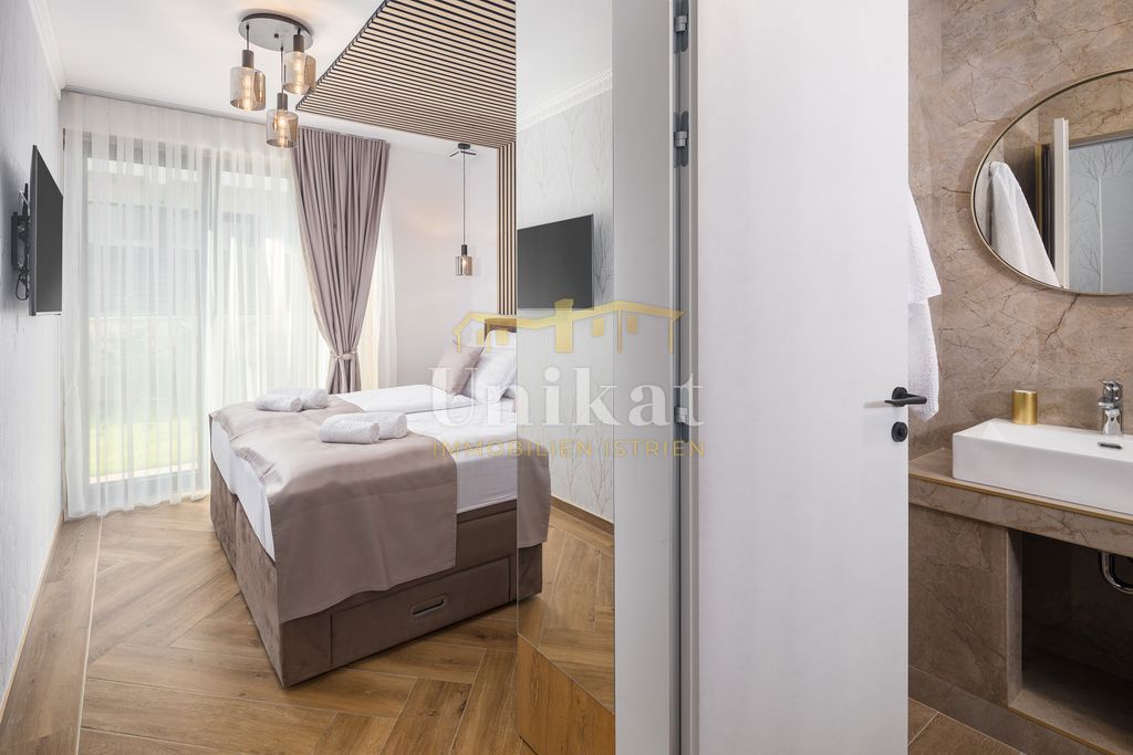 Nova moderna vila samo 400 metrov od morja